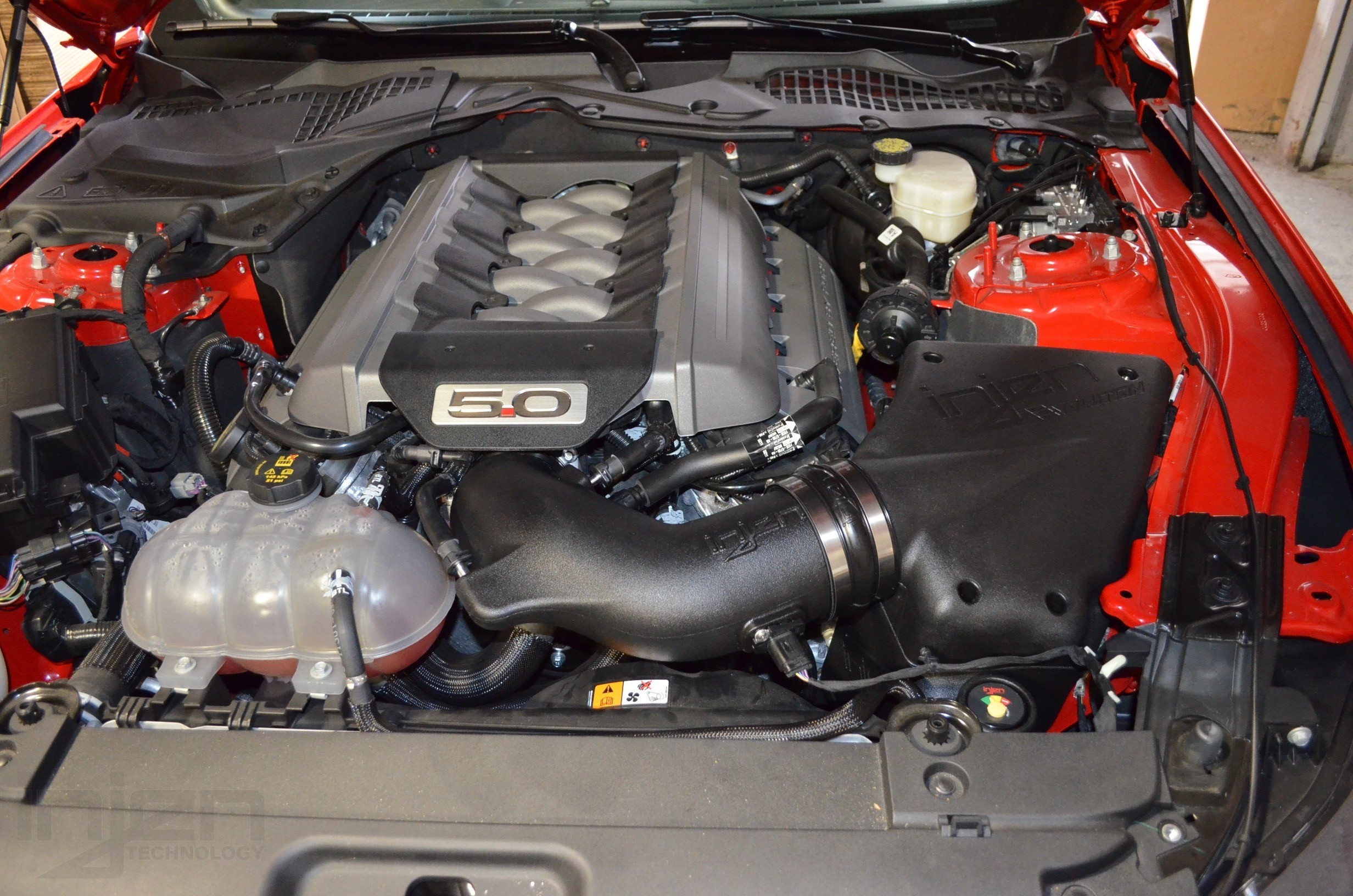 Ford Mustang 5.0L V8 2015 EVOlution air intake system